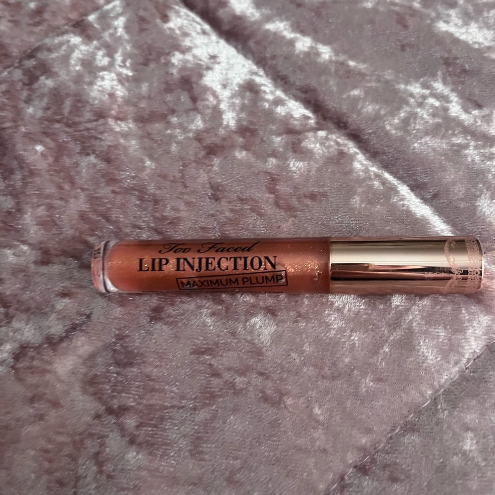 Lip plumper